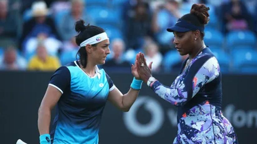 Ons Jabeur and Serena Williams © WTA