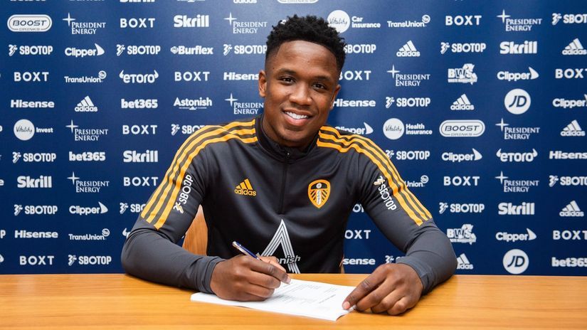 Luis Sinisterra signs for Leeds (©Leeds United/Twitter)