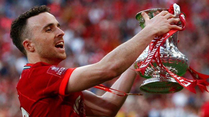 Diogo Jota celebrates the last season's FA Cup victory (©AFP)