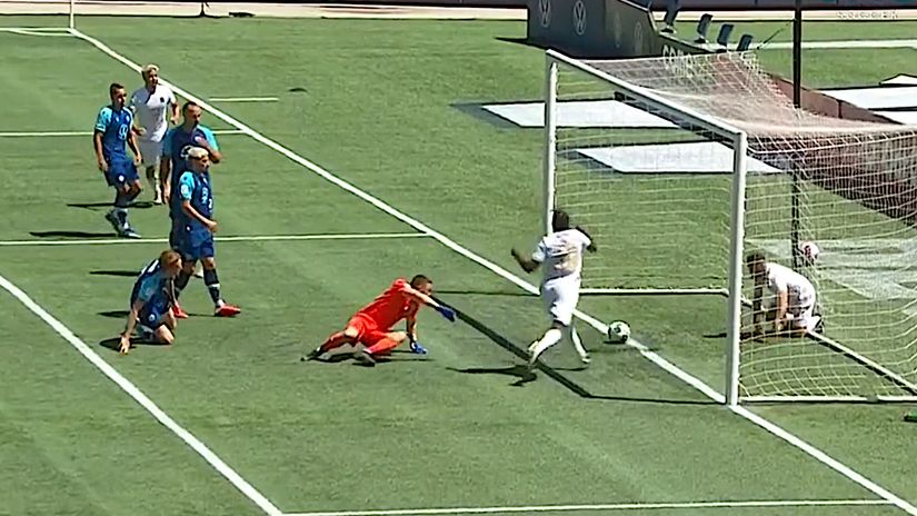 He should have scored, honestly! William Akio wastes the golden chance