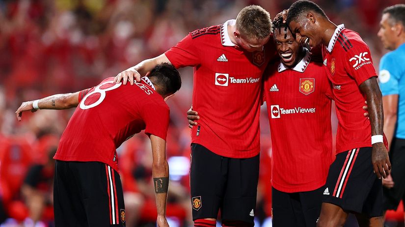 United players celebrate after Fred's lob (©Pakawich Damrongkiattisak/Getty Images)
