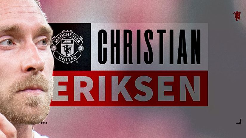 He signs! (©AFP, MUFC)