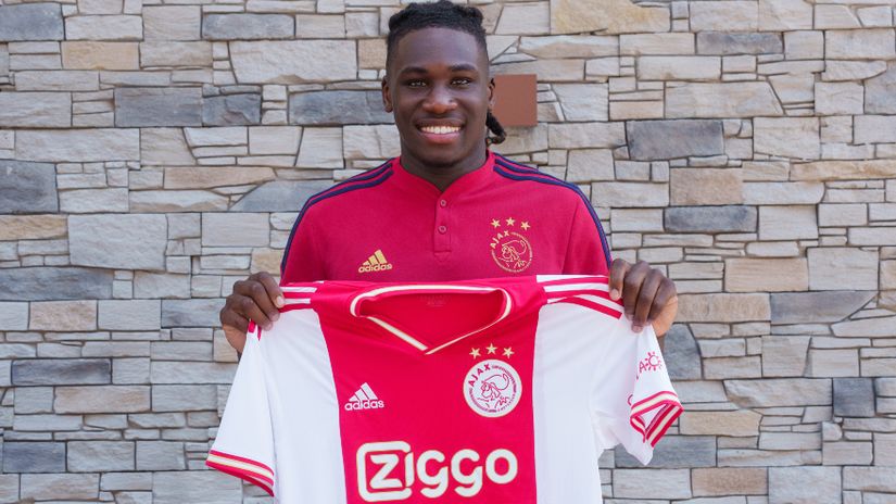 Calvin Bassey (©ajax.nl)
