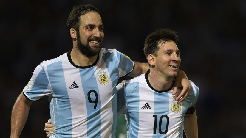 Gonzalo Higuain and Lionel Messi playing for Argentina in 2016 (©AFP)