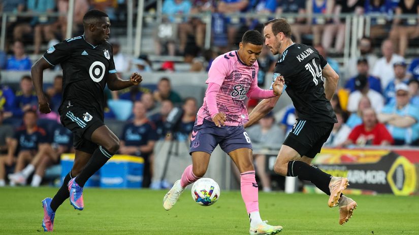 Coach heaps praise on Kenyan defender after impressing against Everton