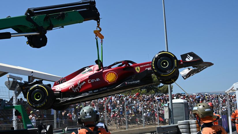 Charles Leclerc's car after the crash (©AFP)