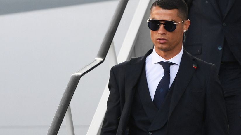 Cristiano Ronaldo flying back to Manchester