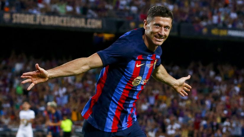 Lewandowski scores his first Barcelona goal