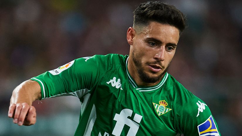 Alex Moreno wants to remain at Real Betis (©AFP)