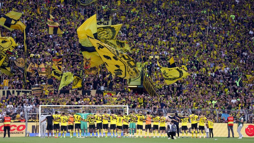 BVB players and fans in a unique celebration (©Lars Baron/Getty Images)
