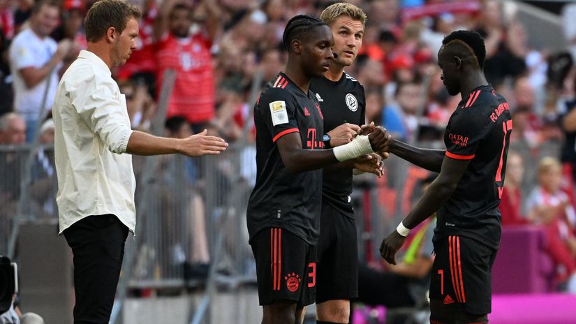 Sadio Mané (r-l) is substituted for Munich's Matthys Tel, Munich head coach Julian Nagelsmann looks on (©SVEN HOPPE /DPA/DPA PICTURE-ALLIANCE VIA AFP)