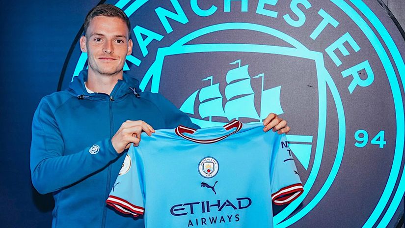 New left-back for the Sky Blues (©MCFC)