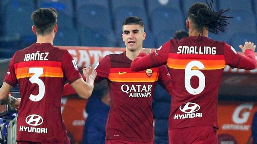 Who will join Roger Ibanez, Gianluca Mancini and Chris Smalling? (©AFP)