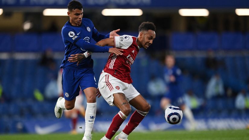 Auba wanted by Chelsea and United, Barca willing to let him go