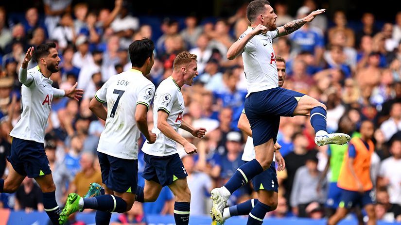 Hojbjerg (on the right) celebrates after scoring against Chelsea (©Clive Mason/Getty Images)