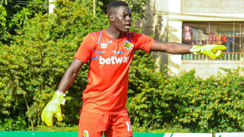 Olang'o in local search after failing to sign for Wadi Degla