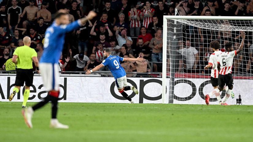 Rangers celebrate, with PSV players and fans watching in disbelief (©hristian Kaspar-Bartke/Getty Images)