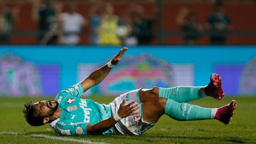 Henrique Dourado in pain (©Miguel Schincariol/Getty Images)