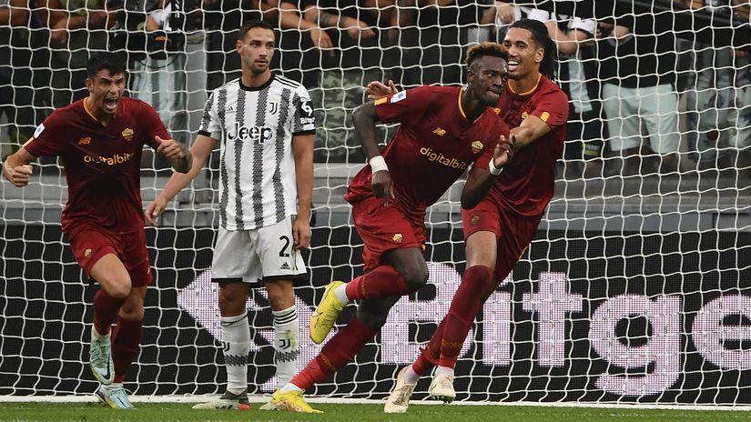 Abraham celebrates after scoring (©AFP)