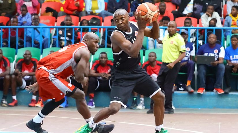 Dumas' Victor Ochieng up against Eric Mutoro © Mozzart Sport 