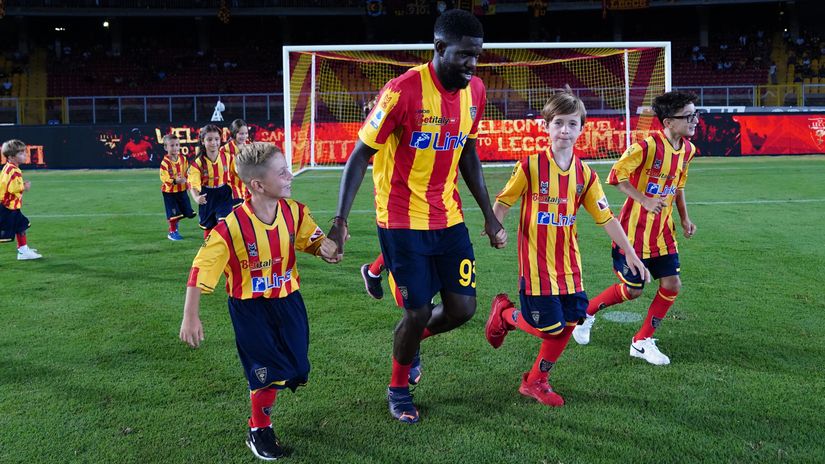 Samuel Umtiti was presented in Lecce last weekend (©Getty Images)