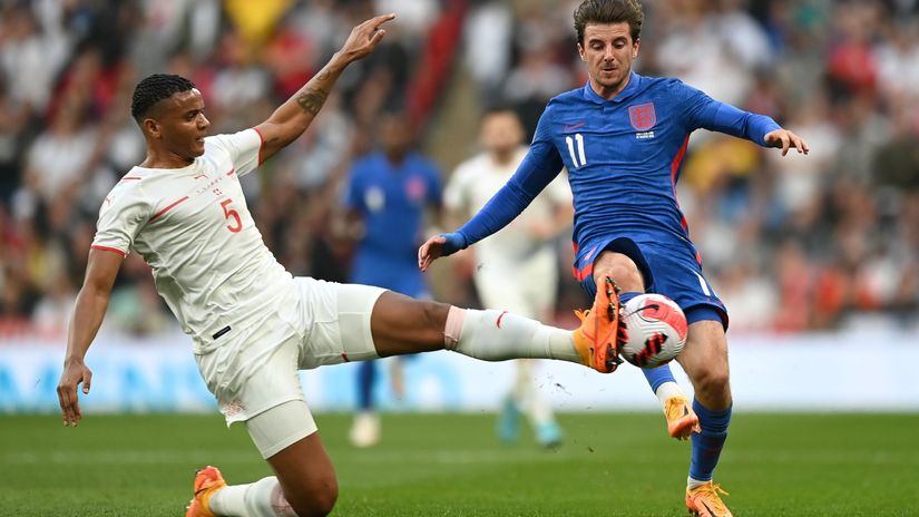 Akanji tackles Mason Mount during the match between Switzerland and England (©Shaun Botterill/Getty Images)