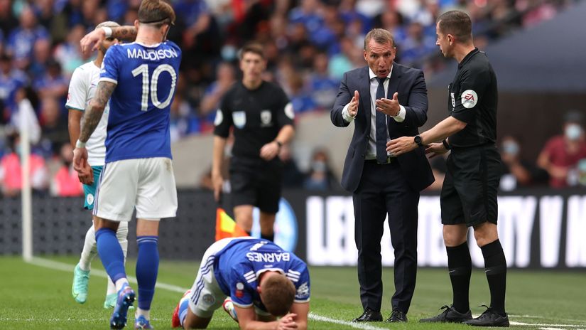 Brendan Rodgers, Manager of Leicester City interacts with fourth official (© Catherine Ivill/Getty Images)
