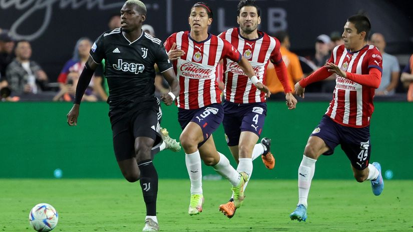 Pogba decides to go on knee surgery