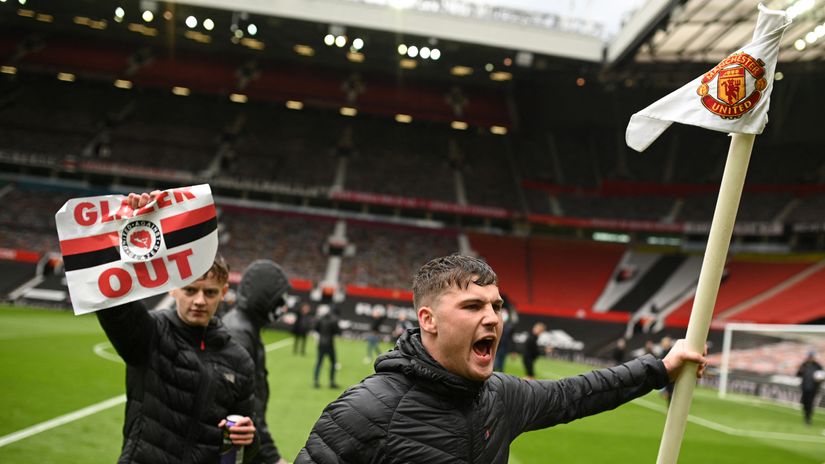 Manchester United fans protesting the Glazers' ownership at Old Trafford (©AFP)