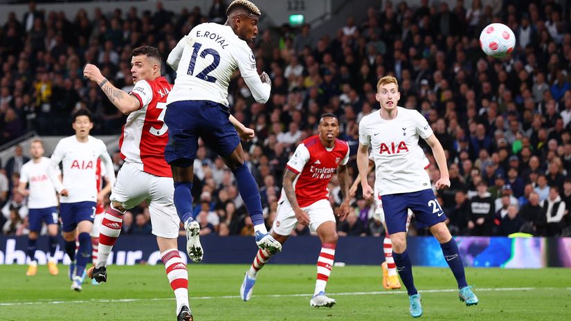Emerson Royal in action against Xhaka (©Clive Rose/Getty Images)