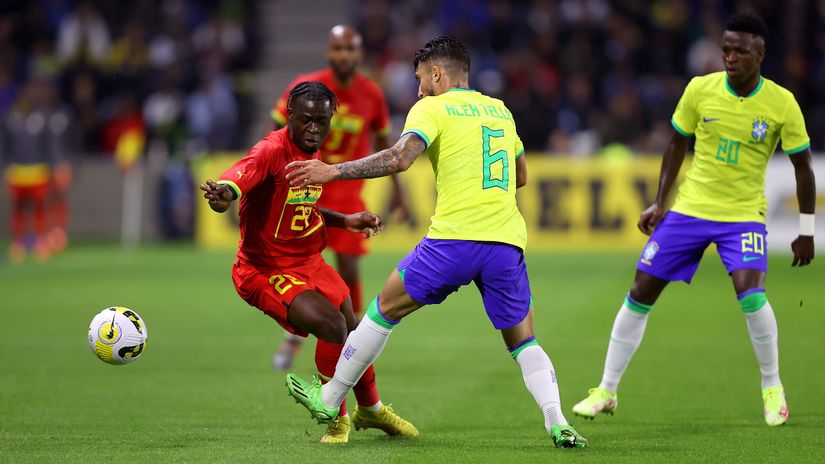  Sulemana in action for Ghana against Brazil (©Dean Mouhtaropoulos/Getty Images)