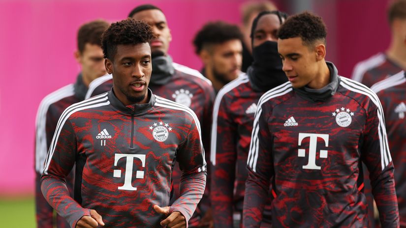 Kingsley Coman joins Jamal Musiala and the rest of Bayern's first team (©Getty Images)