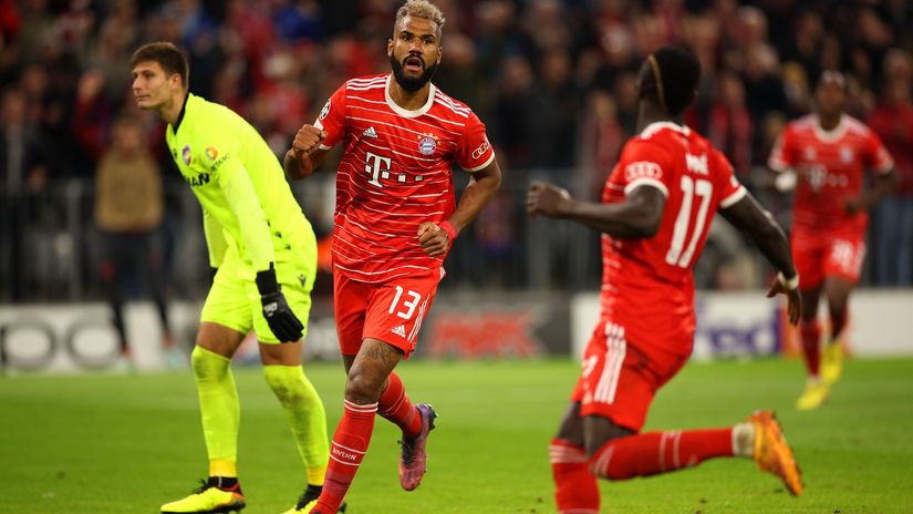 Choupo-Moting and Mane celebrate thus battering Victoria (©Adam Pretty/Getty Images)