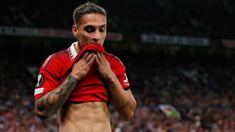 Manchester United - a club without authority both on the field and on the bench