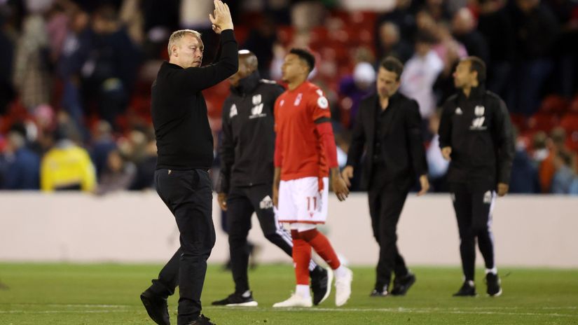 Steve Cooper salutes the fans after another loss (© Marc Atkins/Getty Images)