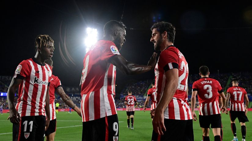 Williams brothers celebrate with Raul Garcia (©AFP)
