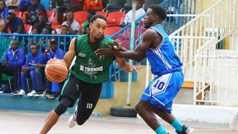 KPA's John WiLjass challenge Nairobi Thunder's Jerry Andare ©️ Mozzart Sport