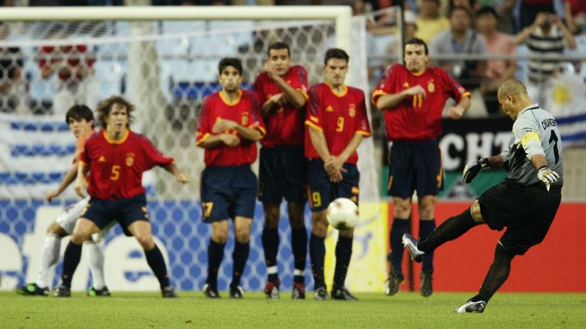 Chilavert hits a free kick against Spain during the 2002 FIFA World Cup (©Brian Bahr/Getty Images)