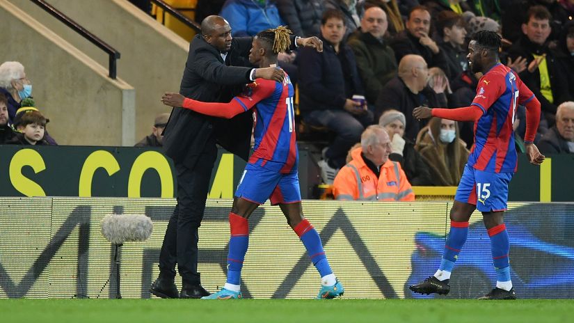 Vieira hugs Zaha (©Harriet Lander/Getty Images)