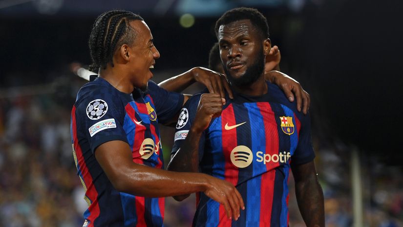 Kessie and Kounde celebrate for Barca (©David Ramos/Getty Images)