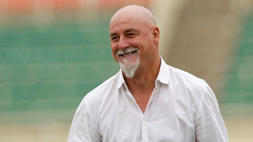 Aussems wants league to start in a fortnight