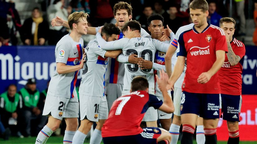 Barca players celebrate the win against Osasuna (©REUTERS/Vincent West)