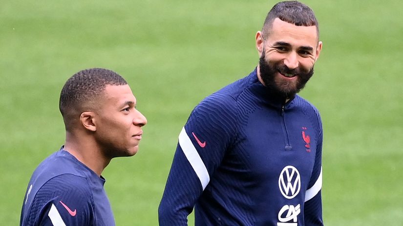 Group D - The crouching tiger France and the hidden Vikings, the Danes