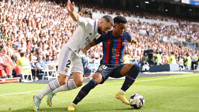 Balde in action for Barcelona against Real Madrid (© David Ramos/Getty Images)