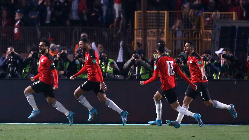 Salah and his teammates celebrate (© Mohamed Hossam/Getty Images)