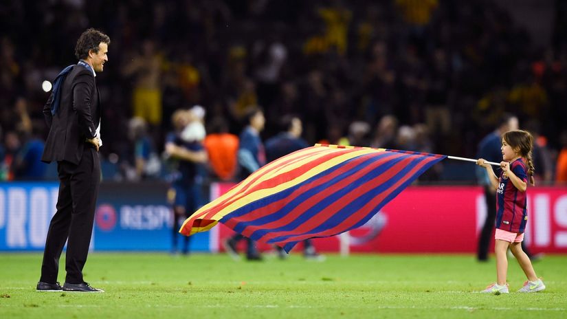 Luis Enrique with his late daughter back in 2015, while he was Barcelona's coach (© Reuters / Fabrizio Bensch)