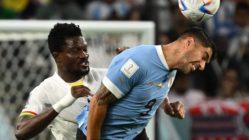 Daniel Amartey against old nemesis Luis Suarez (©AFP)