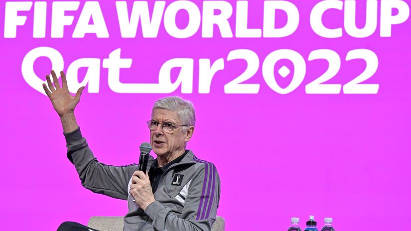Wenger talking in Doha (©Pedro Vilela/Getty Images)