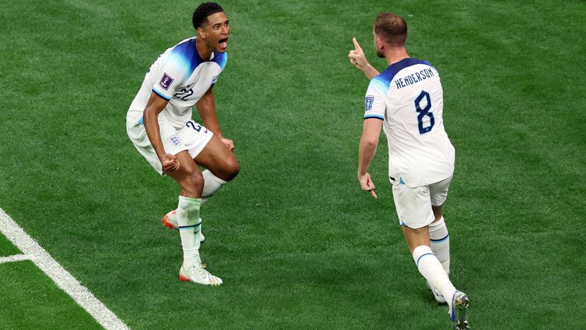 Bellingham and Henderson celebrate the opener (© Alexander Hassenstein/Getty Images)