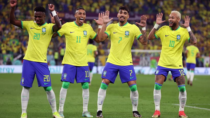 Vinicius Jr, Raphinha, Paqueta and Neymar celebrate a goal againts South Korea (© Francois Nel/Getty Images)